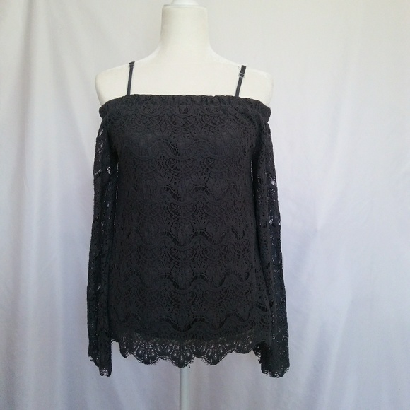 No Boundaries medium lace cold shoulder top - Picture 1 of 6